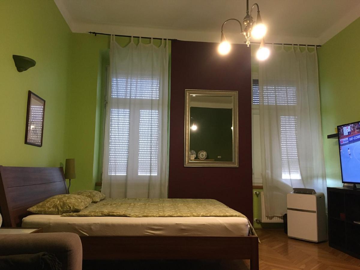 Studio Along The Danube บูดาเปสต์ ภายนอก รูปภาพ