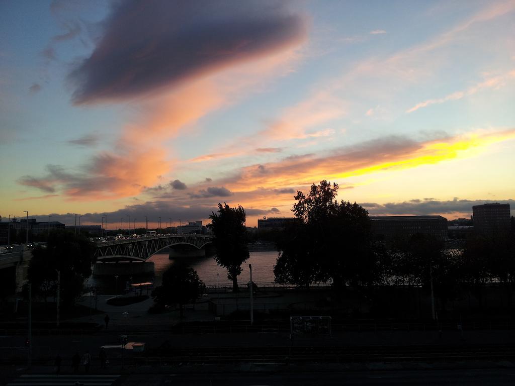 Studio Along The Danube บูดาเปสต์ ภายนอก รูปภาพ