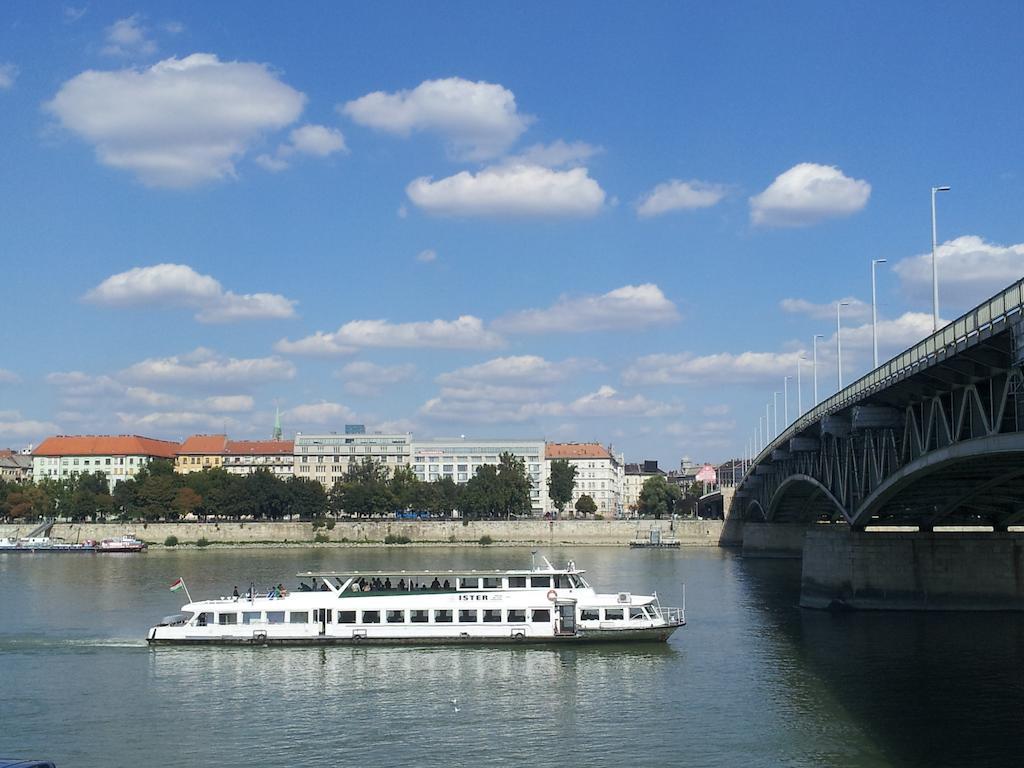 Studio Along The Danube บูดาเปสต์ ภายนอก รูปภาพ