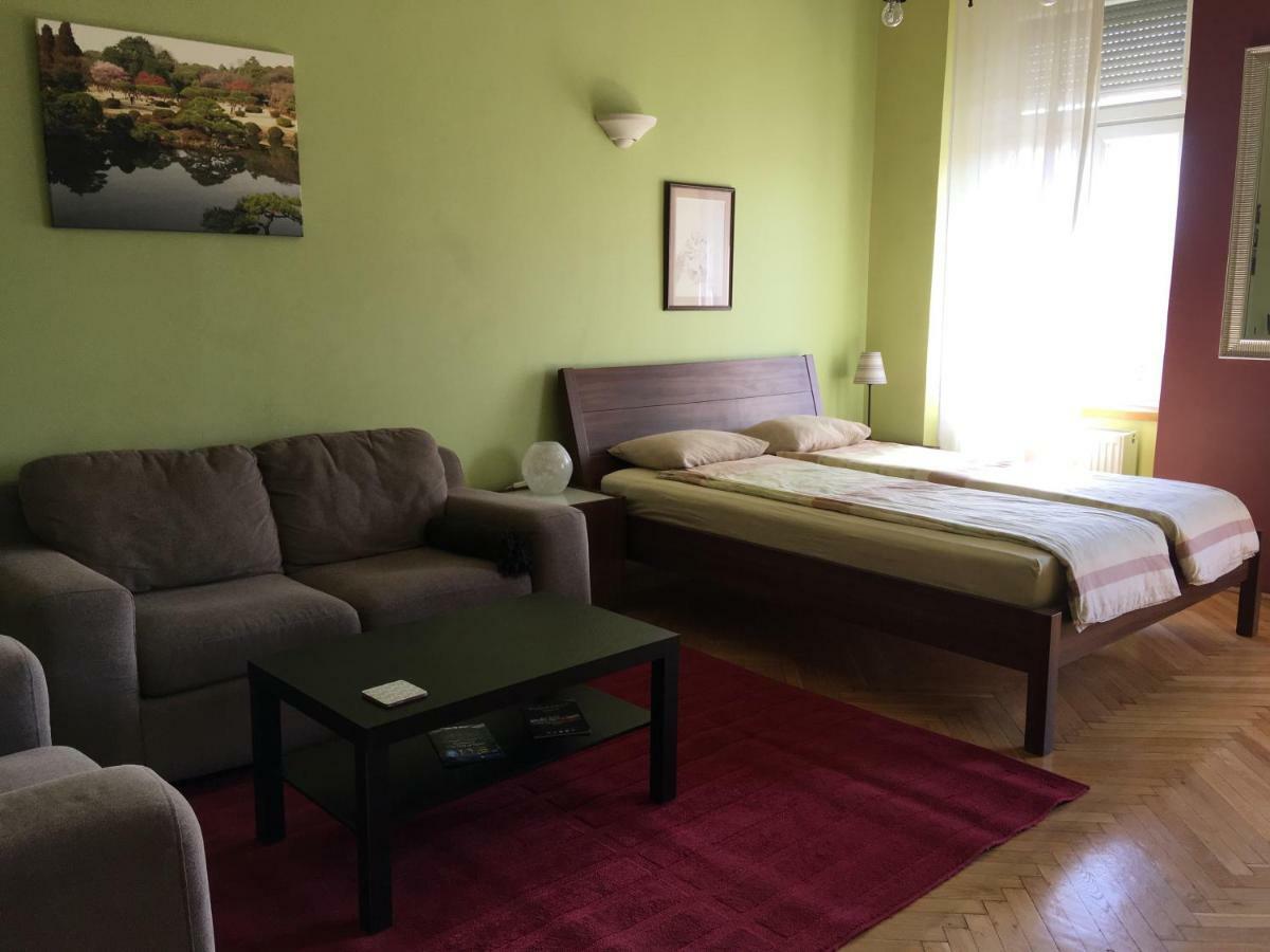 Studio Along The Danube บูดาเปสต์ ภายนอก รูปภาพ